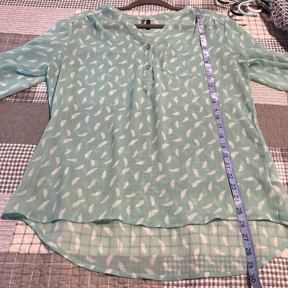 🪶 Pale Green Feather Blouse - Picture 9 of 9